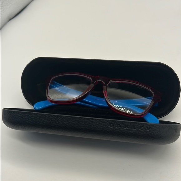 Oakley Frogskin’s kids glasses Red and Blue with black snap case - Picture 1 of 5